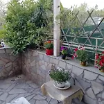 άνετη και δροσερή Taxiarches (Kymi-Aliveri)